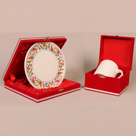 Seramik Beyaz Kupa + Seramik Kırmızı osmanlı tabak + özel kadife kutu + tasarım + baskı