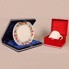 Seramik Beyaz Kupa + Seramik Mavi osmanlı tabak + özel kadife kutu + tasarım + baskı