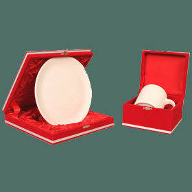 Porselen Beyaz Kupa + Seramik  beyaz tabak + özel kadife kutu + tasarım + baskı