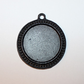 Yuvarlak Noktalı Siyah 3,5 cm Metal Kolye Baskı + karton kutulu