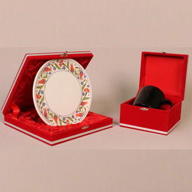 Seramik Sihirli Kupa + Seramik Kırmızı osmanlı tabak + özel kadife kutu + tasarım + baskı