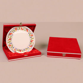 Seramik Kırmızı Osmanlı Desen Bordürlü Çapı 20 cm - baskı alanı 12 cm + özel kadife kutu + tasarım + baskı